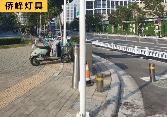人行道红绿信号杆